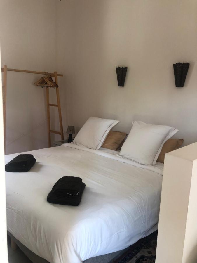 Le Mas Des Pignes -Adults Only Aix-en-Provence Bagian luar foto
